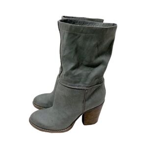 Vie women’s leather heel boot Size 36 Color dark green